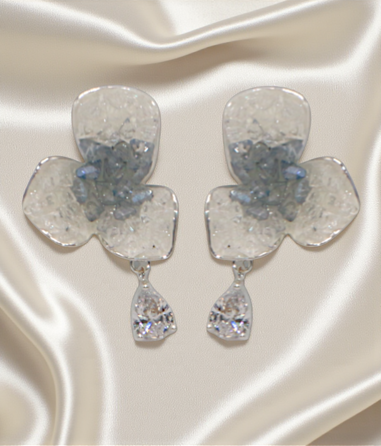 ear ring white flower with crystal stone china