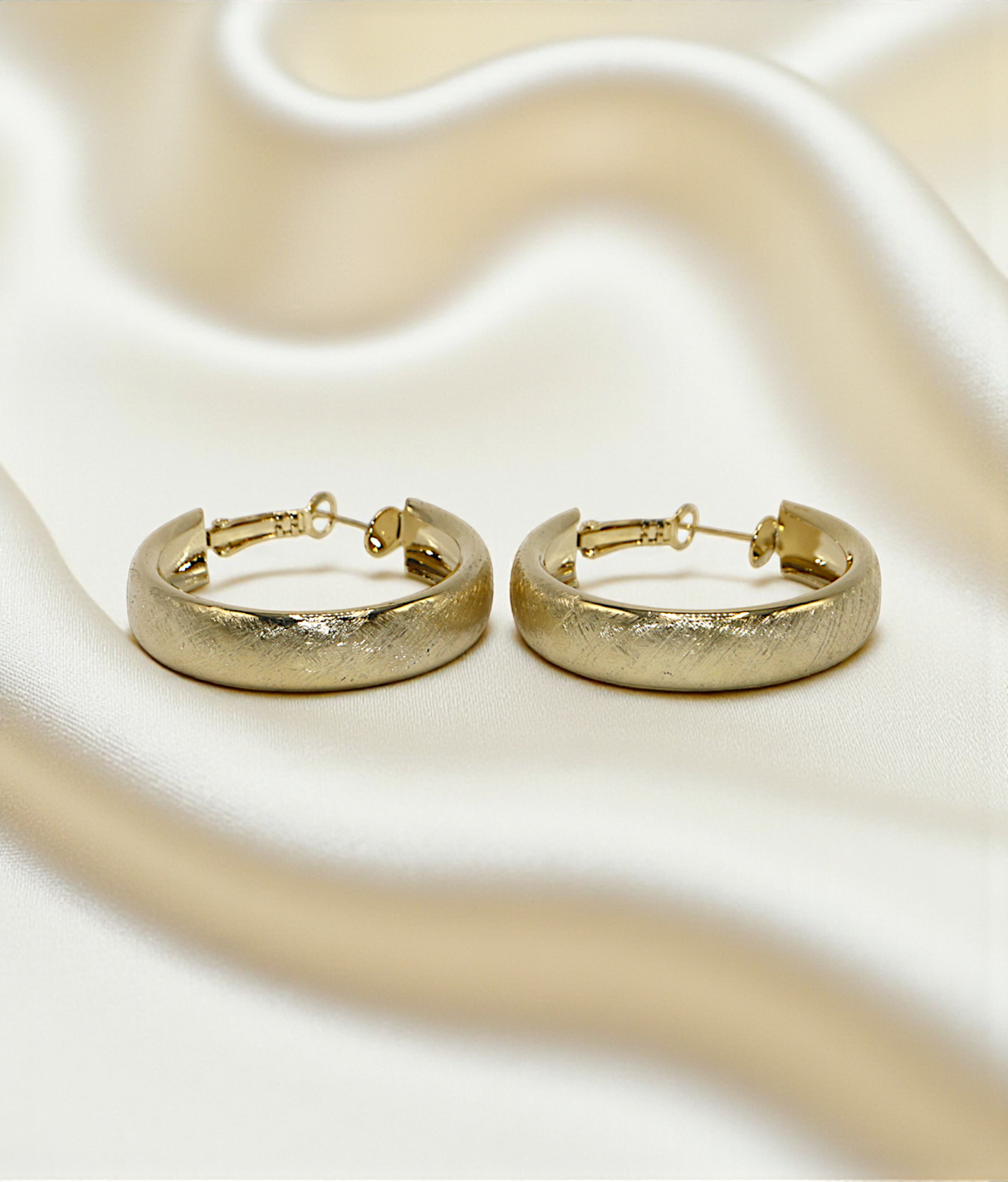 ear ring untique gold plated with bali china