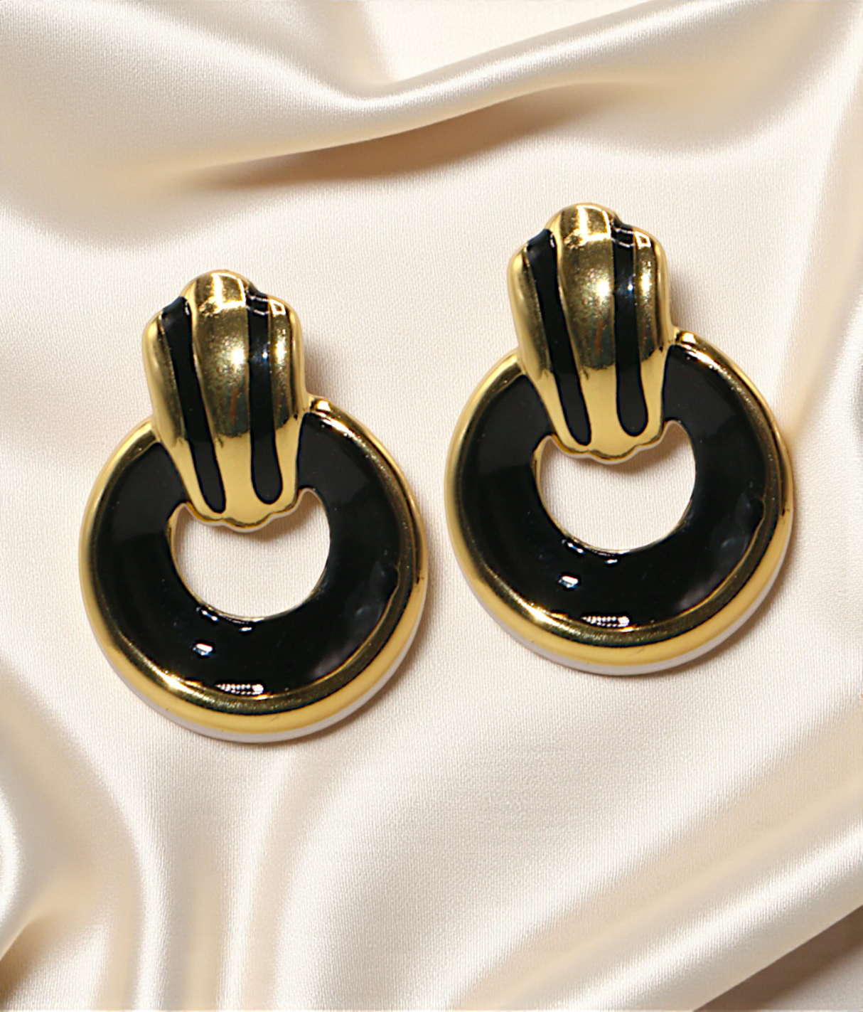 ear ring gold black china
