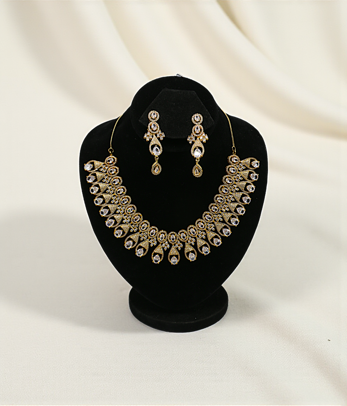 necklace set round diamond stone