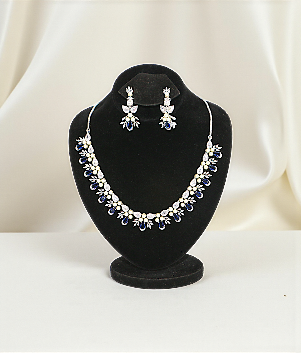 necklace set round blue stone
