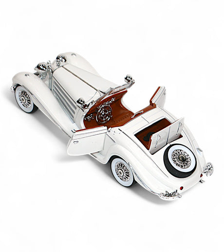 die-cast metal vintage car 1:24 model with spray , music & lights