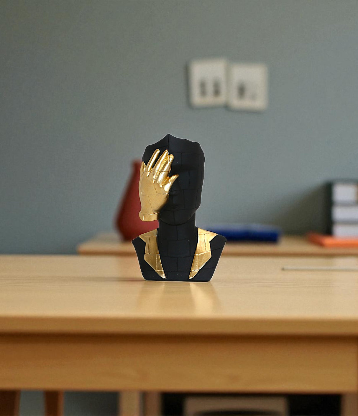 statue face black with golden hand china (7"x5")
