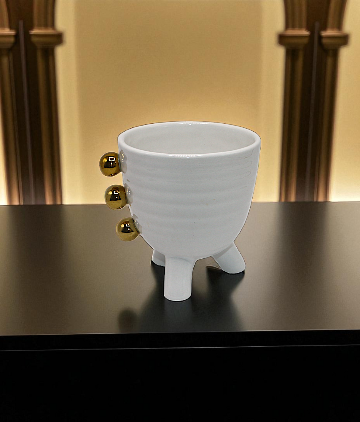 ceramic vase white with golden dots china "5x4.9"
