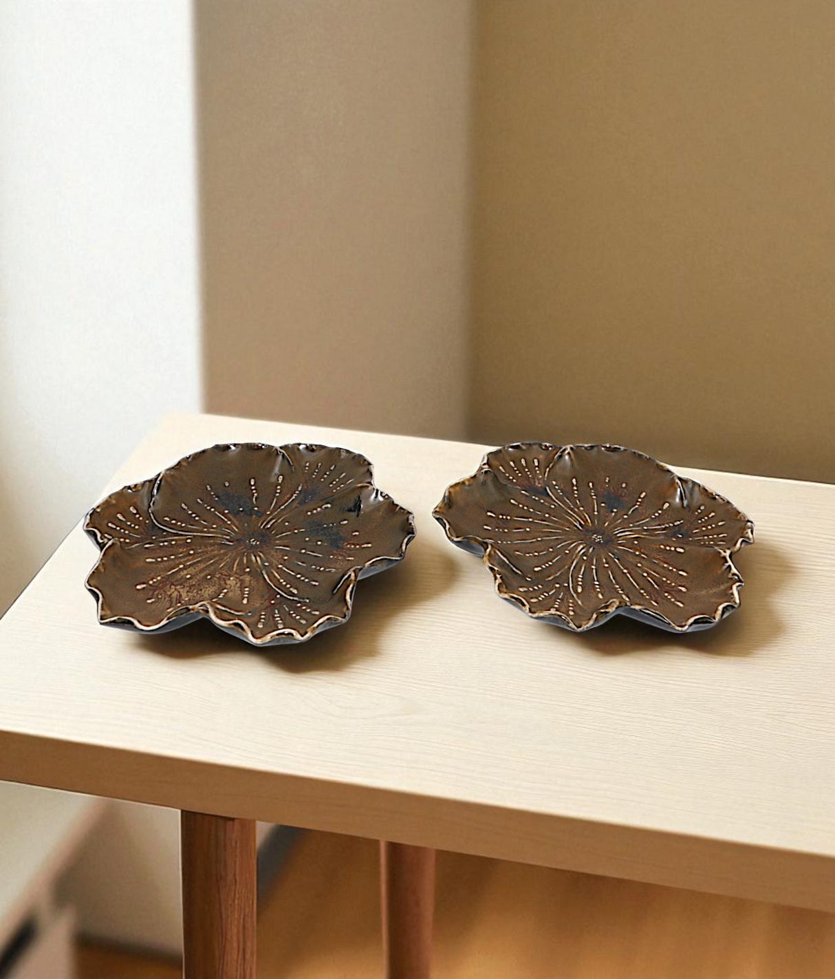 decorative plate flower brown china "6.7x6"