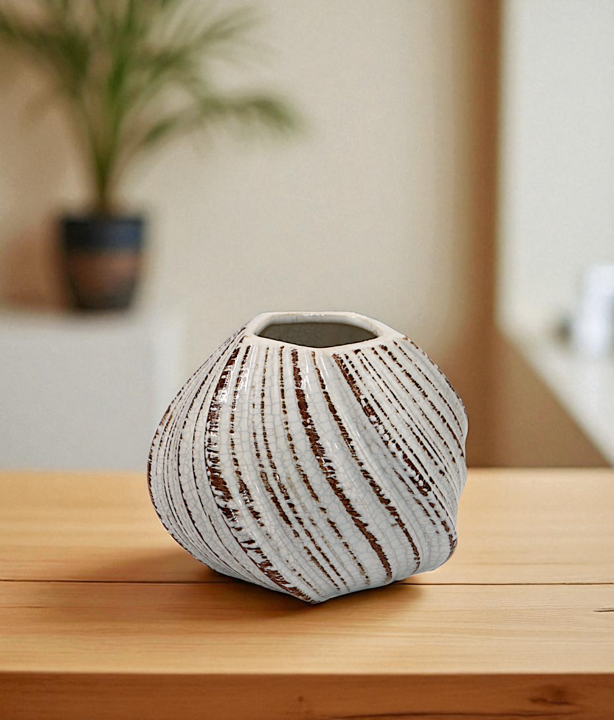 ceramic vase textured white china "5.5x6'