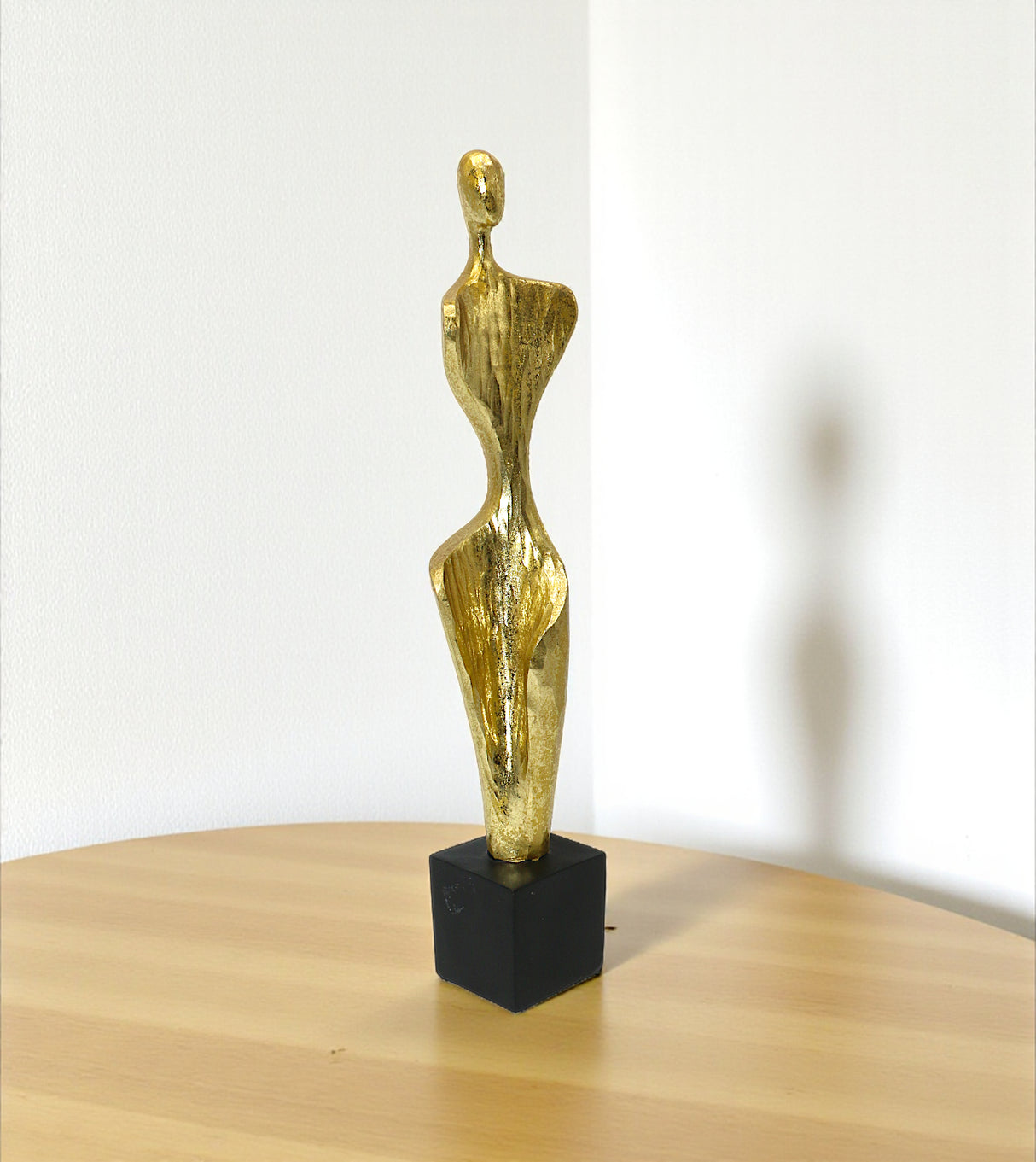 statue lady golden china 17.5x3.5