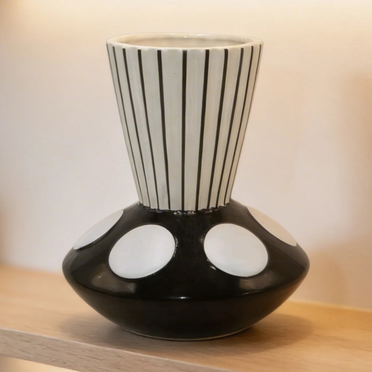 ceramic vase brillar black & white 8"x6" china
