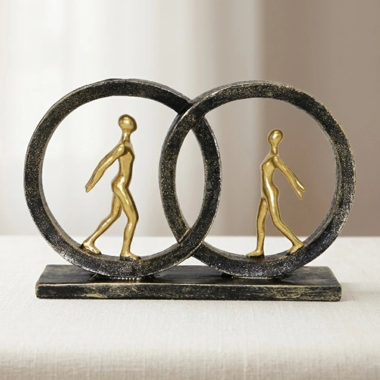 statue 2 figure in circular frame black & golden 6''x8.5'' china