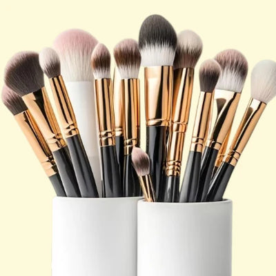 MAKEUP BRUSH